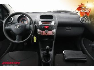Toyota Aygo 1.0-12V Cool 5-DRS Airco 140.068 km! picture 17