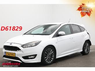 krockskadad bil auto Ford Focus 1.0 ST-Line Navi Airco Cruise PDC 112.831 km! 2016/12