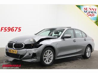 skadebil auto BMW 3-serie 330e Schuifdak 360° LED Cruise SHZ 4.216 km! 2025/8