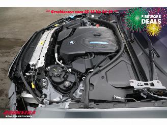 BMW 3-serie 330e Schuifdak 360° LED Cruise SHZ 4.216 km! picture 9