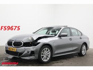 Vaurioauto  passenger cars BMW 3-serie 330e Schuifdak 360° LED Cruise SHZ 4.216 km! 2025/8