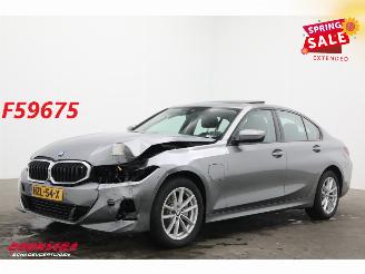 skadebil auto BMW 3-serie 330e Schuifdak 360° LED Cruise SHZ 4.216 km! 2025/8