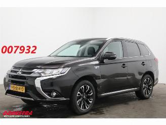 Schadeauto Mitsubishi Outlander 2.0 PHEV instyle Leder 360° LRHZ Camera AHK 2015/12