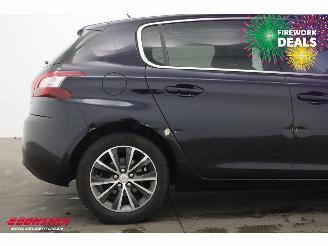 Peugeot 308 1.2 PureTech Aut. Allure Pano LED Navi Clima Cruise PDC picture 5