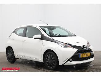 Toyota Aygo 1.0 VVT-i x-play Bluetooth Airco Cruise Camera picture 2
