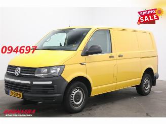 skadebil bedrijf Volkswagen Transporter 2.0 TDI 150 PK L1-H1 2X Schuifdeur Airco Cruise AHK 2016/8