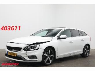 Vaurioauto  passenger cars Volvo V-60 2.0 T4 Aut. R-Design Schuifdak Leder Navi Clima Cruise Camera SHZ PDC AHK 2018/9