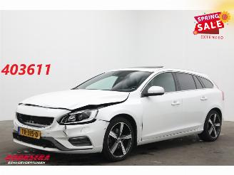 Schadeauto Volvo V-60 2.0 T4 Aut. R-Design Schuifdak Leder Navi Clima Cruise Camera SHZ PDC AHK 2018/9