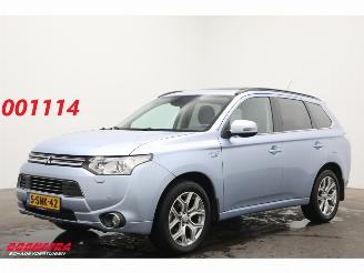 krockskadad bil auto Mitsubishi Outlander 2.0 PHEV 4WD Instyle+ ACC Schuifdak Leder Camera SHZ AHK 2013/11