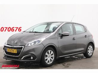 damaged passenger cars Peugeot 208 1.2 PureTech Blue Lion 5-DRS Navi Airco Cruise PDC 41.267 km! 2017/11