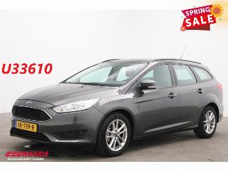 uszkodzony samochody osobowe Ford Focus 1.0 Trend Navi Airco Cruise PDC 2017/2