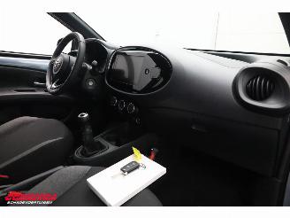 Toyota Aygo 1.0 VVT-i MT Play Apple/Android ACC Airco Camera 9.446 km! picture 12