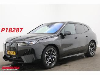 krockskadad bil auto BMW iX xDrive40 77 kWh Pano LED ACC H/K Memory 360° AHK 2023/12