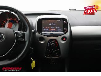 Toyota Aygo 1.0 VVT-i x-play Aut. Airco Camera Bluetooth 98.797 km! picture 9