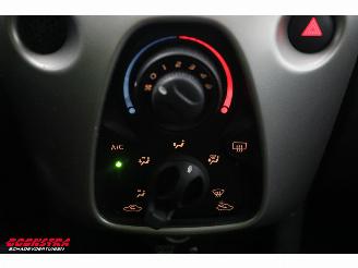 Toyota Aygo 1.0 VVT-i x-play Aut. Airco Camera Bluetooth 98.797 km! picture 18