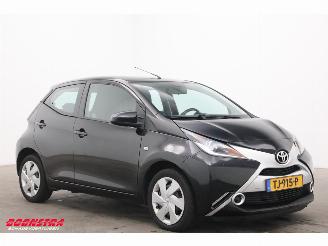 Toyota Aygo 1.0 VVT-i x-play Aut. Airco Camera Bluetooth 98.797 km! picture 2