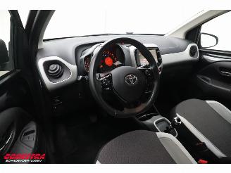 Toyota Aygo 1.0 VVT-i x-play Aut. Airco Camera Bluetooth 98.797 km! picture 12