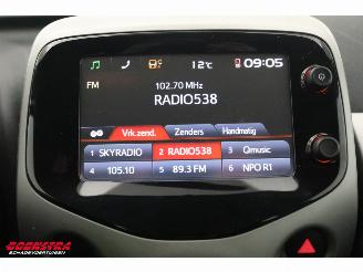 Toyota Aygo 1.0 VVT-i x-play Aut. Airco Camera Bluetooth 98.797 km! picture 16
