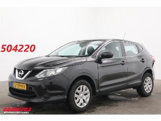 Vaurioauto  passenger cars Nissan Qashqai 1.2 Visia Airco Cruise AHK 2015/12