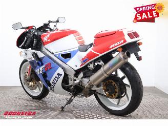 Honda VFR 400 R picture 4