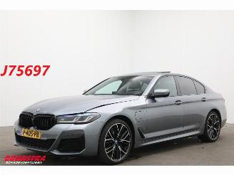 Vaurioauto  passenger cars BMW 5-serie 520e M-Sport LED Schuifdak Memory HUD H/K Camera SHZ 2022/5
