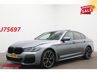 skadebil auto BMW 5-serie 520e M-Sport LED Schuifdak Memory HUD H/K Camera SHZ 2022/5