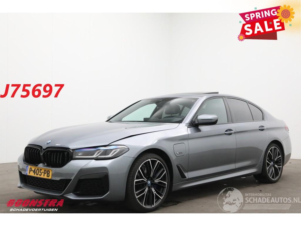 BMW 5-serie 520e M-Sport LED Schuifdak Memory HUD H/K Camera SHZ