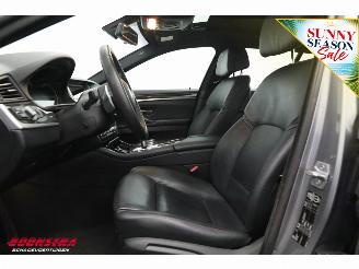 BMW 5-serie Touring 520i Aut. M-Sport Pano Leder Memory SHZ Orig. NL 151.381 km! picture 14