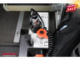 Volkswagen Crafter 2.0 TDI L2-H2 Behindertengerecht 9-Pers. Airco Cruise picture 9