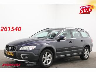Damaged car Volvo Xc-70 2.0 D4 FWD Inscription Schuifdak Leder Memory BiXenon Cruise SHZ AHK 2016/3