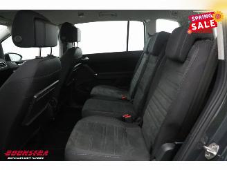 Volkswagen Touran 2.0 TDI 150 PK DSG Navi Clima Cruise SHZ PDC picture 18