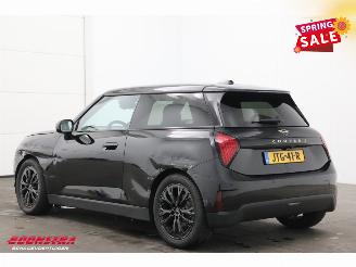 Mini Cooper SE Favoured M 54.2 kWh Pano LED ACC Leder Camera SHZ 2.035 km! picture 4