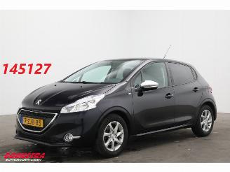 damaged passenger cars Peugeot 208 1.2 VTi Style 5-DRS Navi Airco Bluetooth Cruise AHK 162.109 km! 2015/1