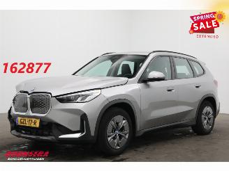 krockskadad bil auto BMW iX1 xDrive30 67 kWh LED ACC Apple/Android Camera SHZ 2025/1