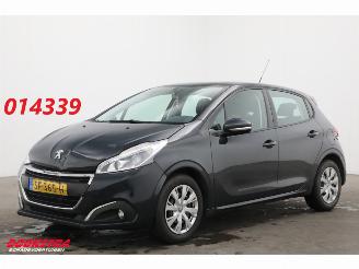 damaged passenger cars Peugeot 208 1.2 PureTech Blue Lease Navi Airco Cruise 138.531 km! 2018/3
