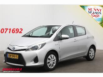 Unfallwagen Toyota Yaris 1.5 Full Hybrid Aut. Aspiration Clima Cruise Camera 2013/10