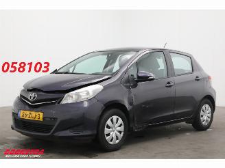 Damaged car Toyota Yaris 1.0 VVT-i Aspiration Airco Camera AHK 67.935 km! 2012/12