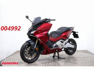 krockskadad bil motor Honda  Forza 750 ABS DCT 9.215 km! 2021/5