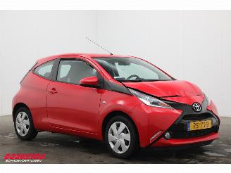 Toyota Aygo 1.0 VVT-i x-play Aut. Bluetooth Airco Cruise Camera picture 2