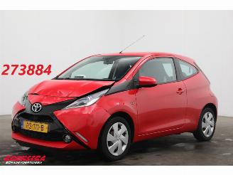 Vaurioauto  passenger cars Toyota Aygo 1.0 VVT-i x-play Aut. Bluetooth Airco Cruise Camera 2017/9