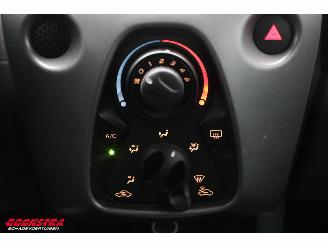 Toyota Aygo 1.0 VVT-i x-play Navi Airco Cruise Camera picture 23
