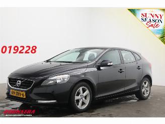 Unfallwagen Volvo V-40 1.6 T3 Kinetic Pano Leder Navi Clima Cruise Camera PDC 2013/1
