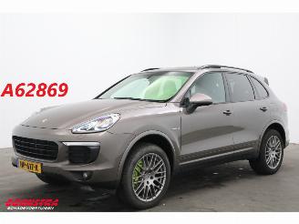Schadeauto Porsche Cayenne 3.0 S E-Hybrid Pano PDLS PASM Leder Cruise SHZ 2015/12