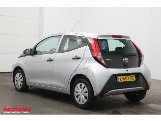 Toyota Aygo 1.0 VVT-i x-fun Airco Bluetooth 38.601 km! picture 4