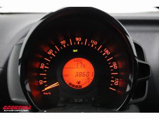 Toyota Aygo 1.0 VVT-i x-fun Airco Bluetooth 38.601 km! picture 18