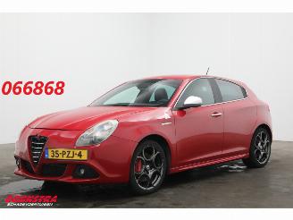 krockskadad bil auto Alfa Romeo Giulietta 1.7 TBi Quadrifoglio Verde Navi Clima Cruise AHK 2011/4