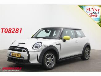 skadebil auto Mini Electric MINI Yours 33 kWh LED Apple/Android Clima Cruise 2022/8