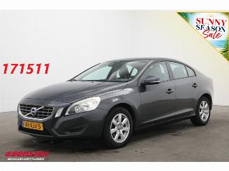 damaged passenger cars Volvo S-60 1.6 T3 AUT Kinetic Navi Cliam Cruise PDC 2012/6
