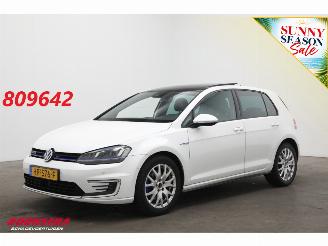 Schadeauto Volkswagen Golf 1.4 TSI GTE Clima Glasdak ACC Leder SHZ Camera PDC 2015/12