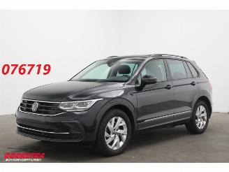 skadebil auto Volkswagen Tiguan 2.0 TSI DSG 4Motion Pano Schuif/kantel ACC Clima Navi SHZ Apple/Android Camera PDC 2023/7